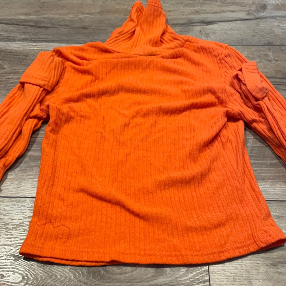 Long sleeved turtleneck. Orange